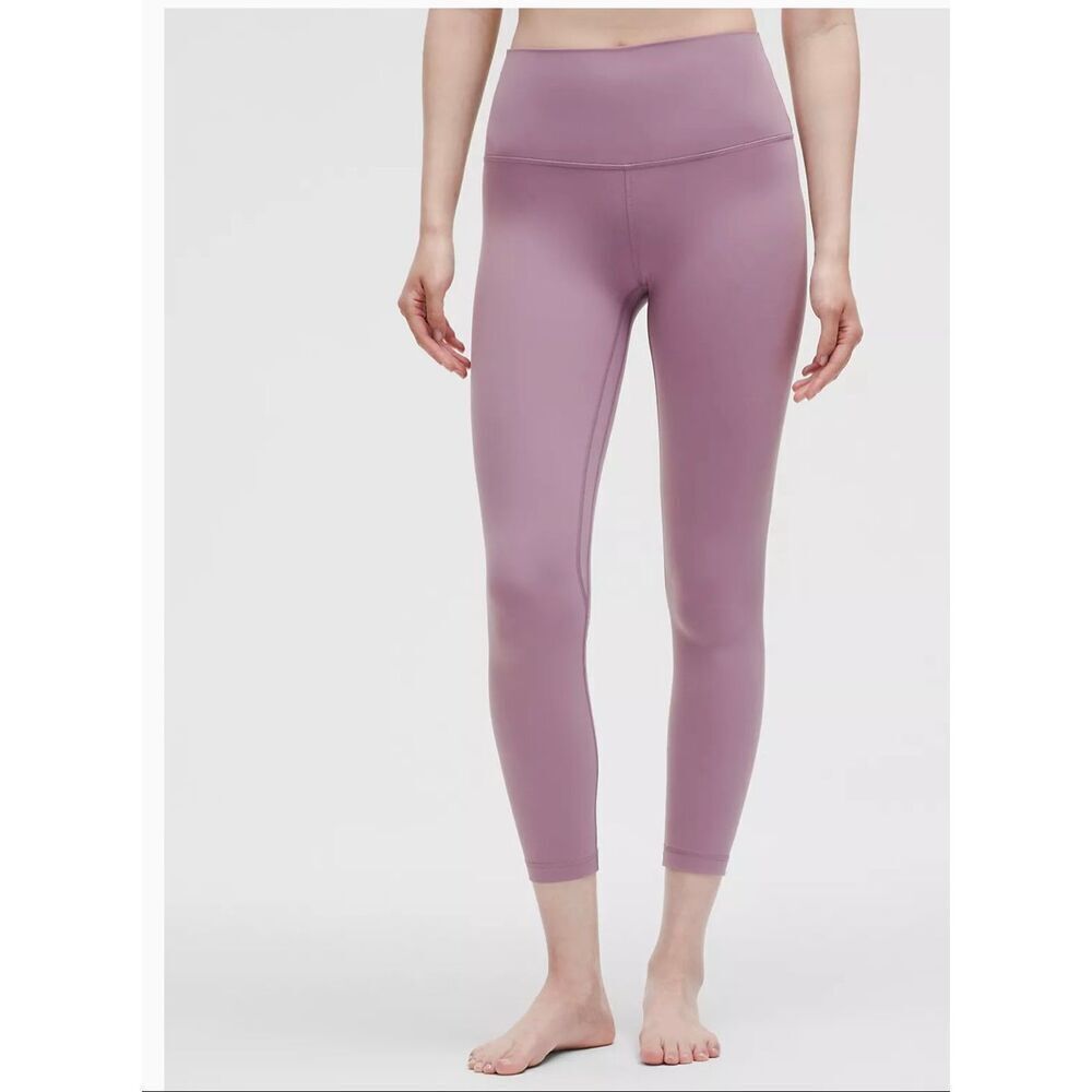 🌸 Lululemon Purple Lavender Cropped Athletic Leggings Size 4